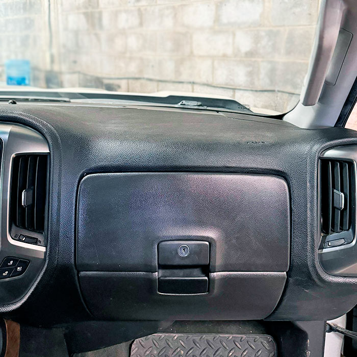 Servicio-automotriz-reparacion-tapiceria-de-tableros-nuevo-laredo-texas